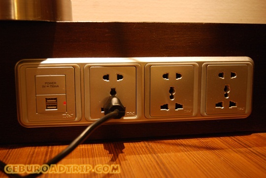 universal and USB outlets